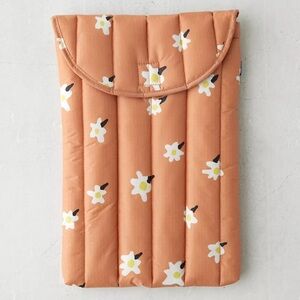 BAGGU Puffy 16” Laptop Sleeve in Painted Daisy